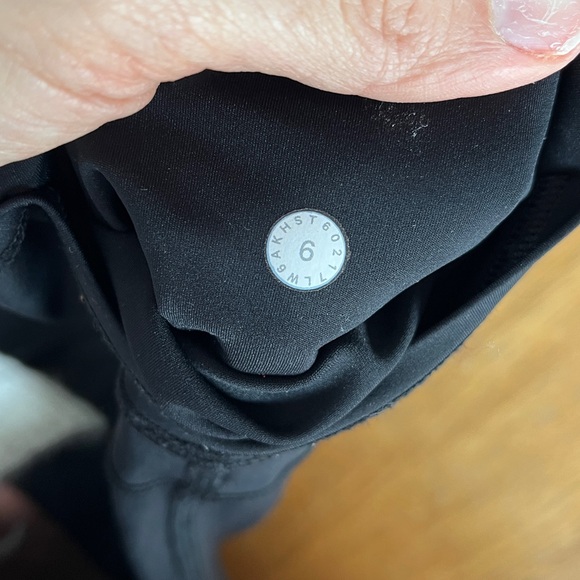 Lululemon capris - Picture 2 of 6